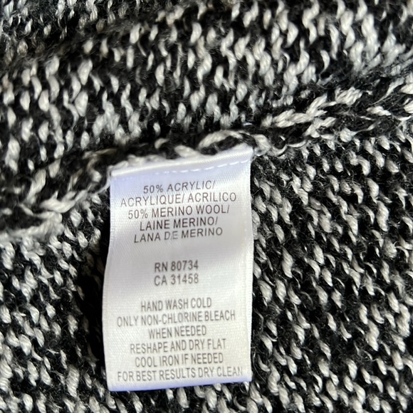 BCBG Max Azria cardigan sweater - Medium - Picture 10 of 10